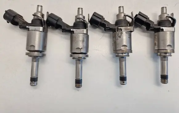Renault Captur Fuel injector H8201141604 4350R0060