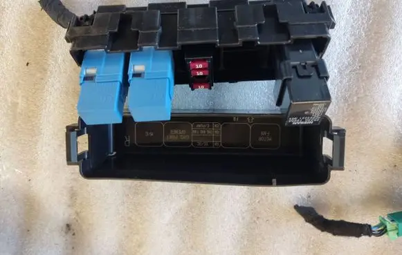 Nissan Leaf II (ZE1) Fuse 