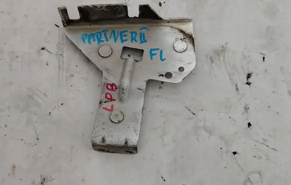 Peugeot Partner Fender mounting bracket