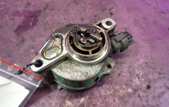 Citroen C4 I Vacuum pump 