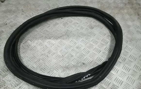 Peugeot 308 Seal rubber (tailgate) 