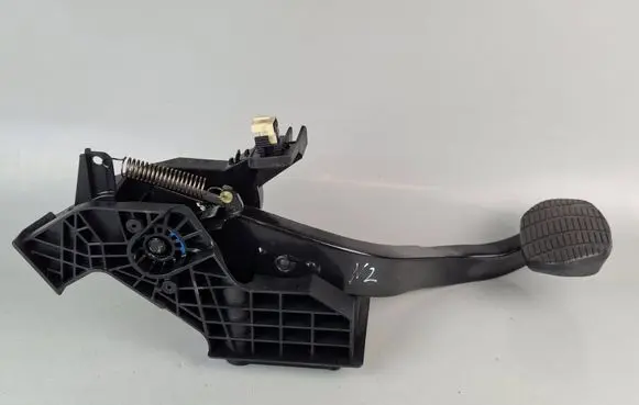 BMW X1 F48 F49 Brake pedal 6856596