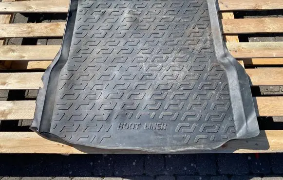 Mercedes-Benz C W205 Rubber trunk/boot mat liner 0144010202