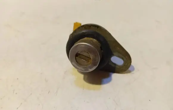 Hyundai Getz Front door lock (next to the handle) 