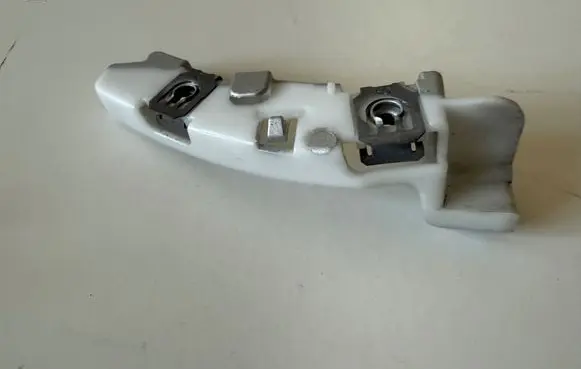 Peugeot 208 Front bumper mounting bracket 9673270180