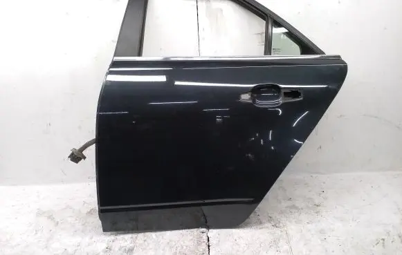 Cadillac CTS Rear door
