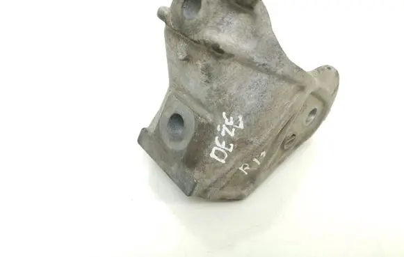 Mitsubishi ASX Gearbox mounting bracket 3020831