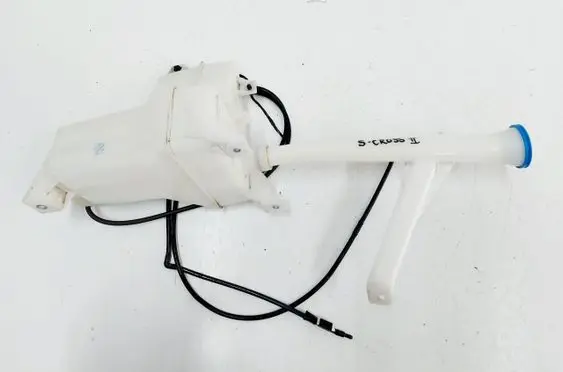 Suzuki SX4 S-Cross Windshield washer fluid reservoir/tank