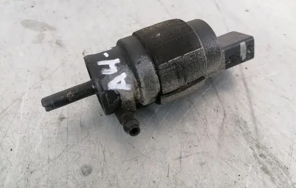 Audi A4 S4 B8 8K Windscreen/windshield washer pump 8K9955647