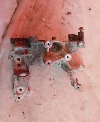 Peugeot 208 Engine mounting bracket 9684613880