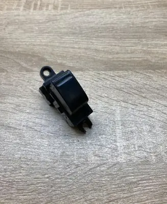 Nissan Primera Electric window control switch 25411AV600