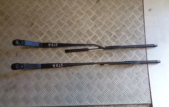 Mitsubishi Space Star Front wiper blade arm