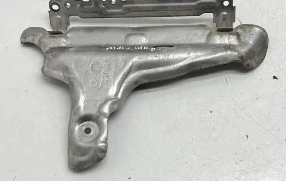 Porsche Macan (95B) Heat shield in engine bay 94611133731