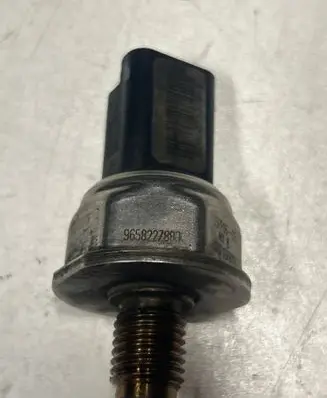 Peugeot 307 Fuel pressure sensor 9658227880