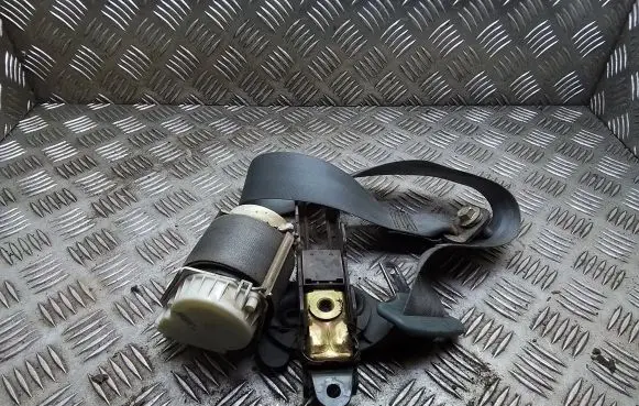 Volkswagen Multivan T5 Rear seatbelt 33035274C 33048192