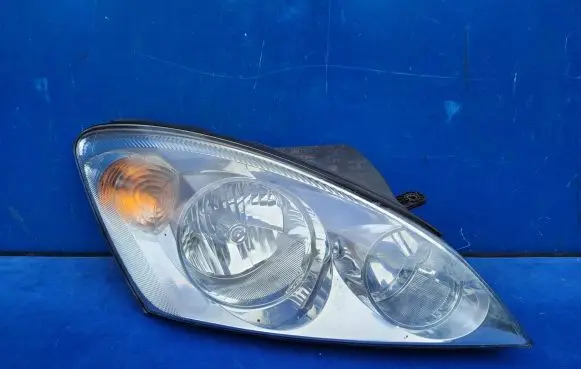 KIA Ceed Headlight/headlamp 921021H000