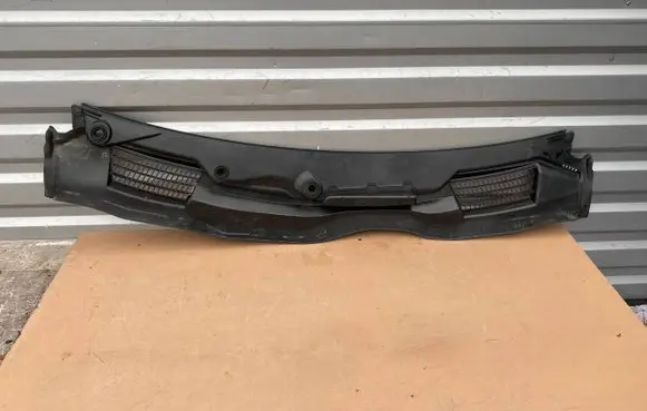 Mercedes-Benz V Class W447 Wiper trim A4478842074