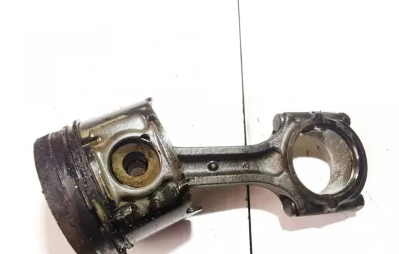 KIA Carnival Piston with connecting rod