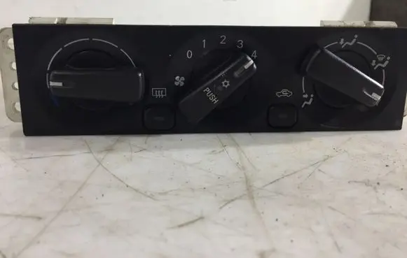 Mitsubishi Pajero Climate control unit MR460015