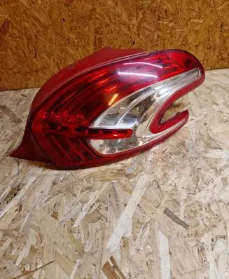 Peugeot 208 I Rear/tail lights 9672628380