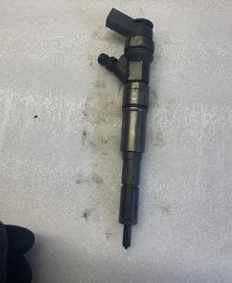 BMW 1 E81 E87 Fuel injector 0445110209