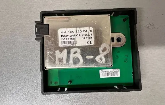 Mercedes-Benz A W169 Antenna control unit A1698200475 061702078922 50110009