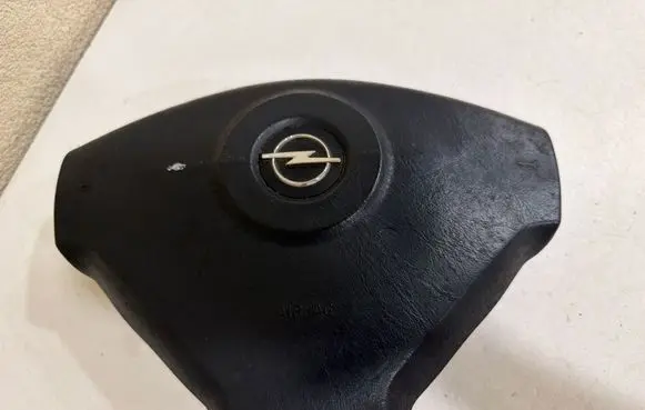 Opel Vivaro Steering wheel airbag 8200136332