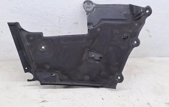 Mercedes-Benz C W205 Other engine bay part A2056200140