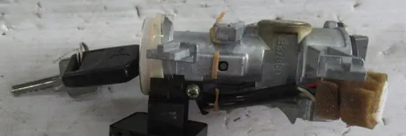 Mitsubishi Space Runner Ignition lock MR329406