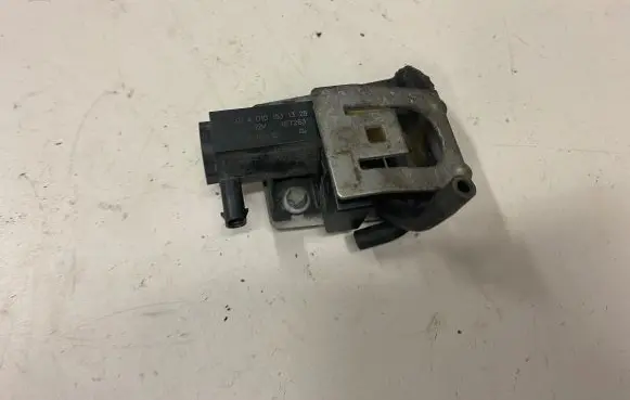Mercedes-Benz C W205 Turbo solenoid valve A0101531328 16T263 70078210