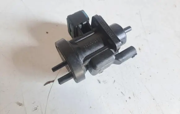 Mercedes-Benz ML W163 Turbo solenoid valve A0005450527 4715396