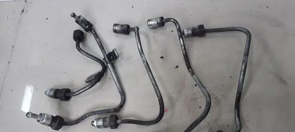 Toyota Avensis Verso Fuel injector supply line/pipe 