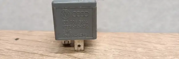 Audi A6 S6 C5 4B Other relay 1J0906381A V23134B63X396