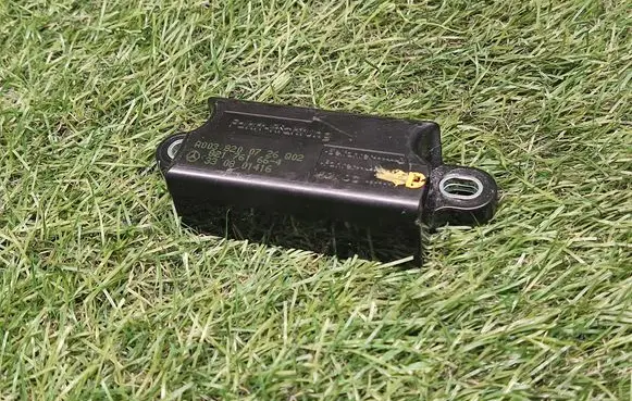 Mercedes-Benz E W211 Airbag deployment crash/impact sensor A0038200726