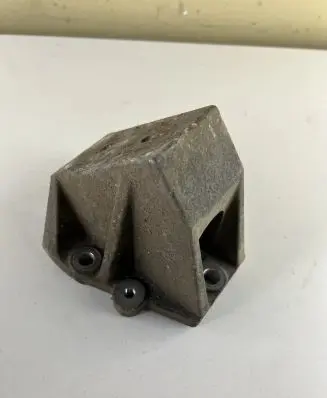 Opel Frontera B Engine mounting bracket