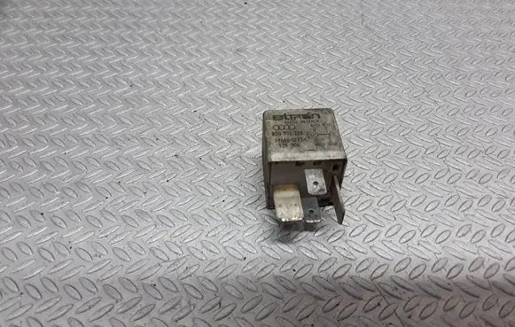 Volkswagen PASSAT B5 Other relay 8D0951253