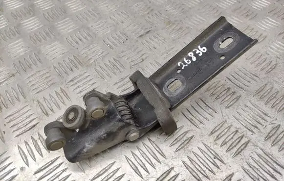 Opel Vivaro Sliding door middle roller runner 312372E