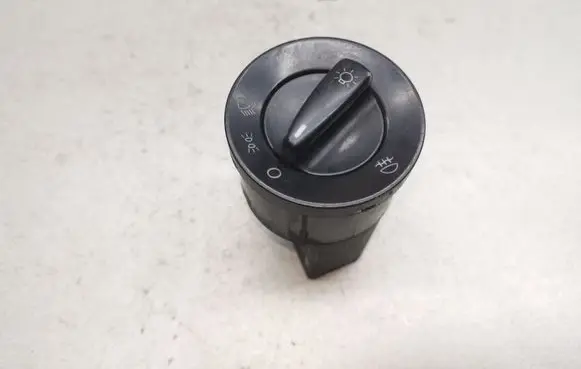 Volkswagen Golf IV Light switch 1C0941531