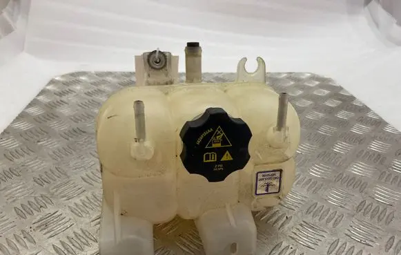 Chrysler Pacifica Coolant expansion tank/reservoir 68217323AA