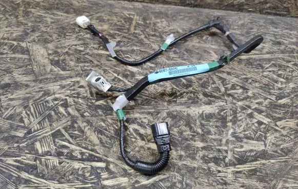 Lexus LS 460 - 600H Rear door wiring loom 8218750010