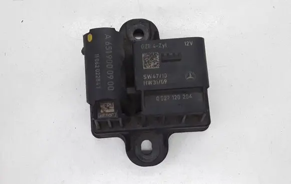 Mercedes-Benz Sprinter W906 Glow plug pre-heat relay A6519000900 0522120204