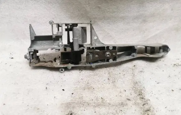 Rear door exterior handle/bracket