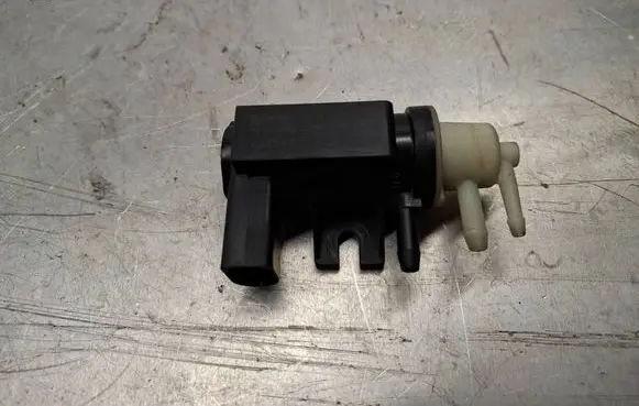 Volkswagen Golf VI Turbo solenoid valve 1K0906627A