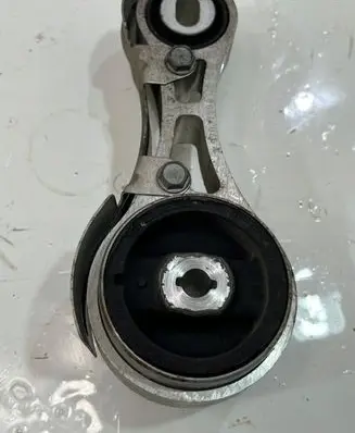 Porsche Panamera (970) Engine mount vacuum valve 97037504120