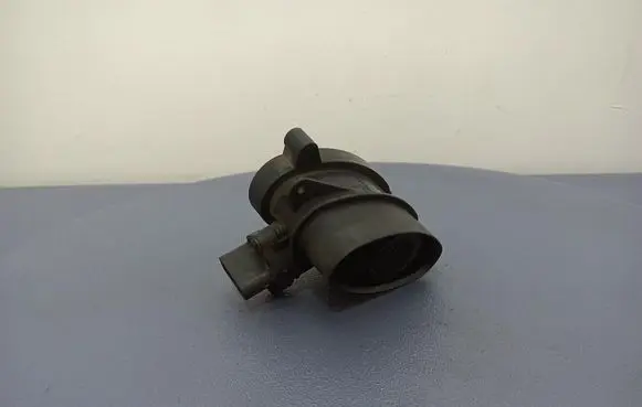 BMW 5 E39 Mass air flow meter 0928400527