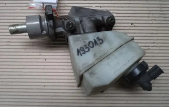 Renault Kangoo I Master brake cylinder