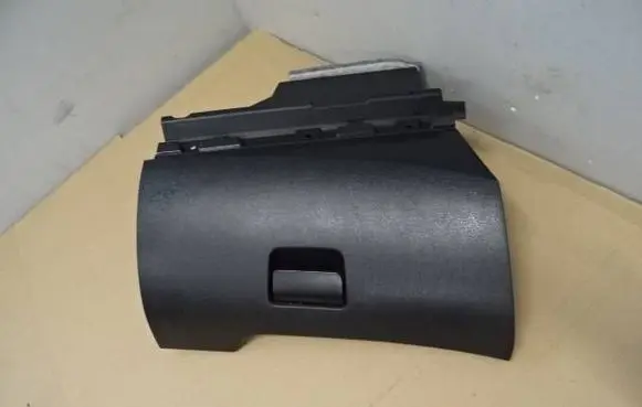 Glove box