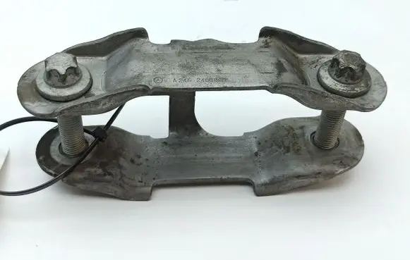 Mercedes-Benz A W176 Engine mounting bracket A2462400809