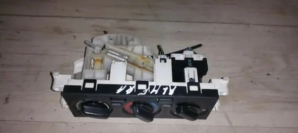 Nissan Almera Climate control unit
