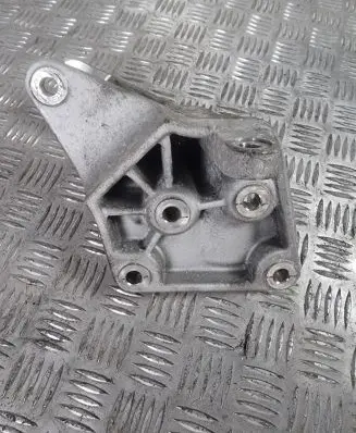 Hyundai Ioniq Engine mounting bracket